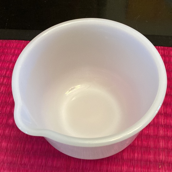 Milk Glass Glasbake #7 - Picture 3 of 4